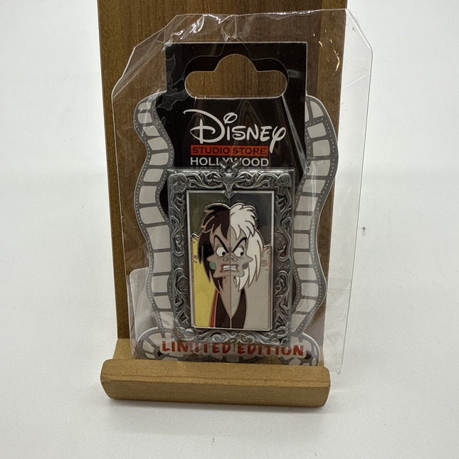 Disney D23 Expo 2024 DSSH Villains Gallery Portrait Pin Cruella 101 Dalmatians
