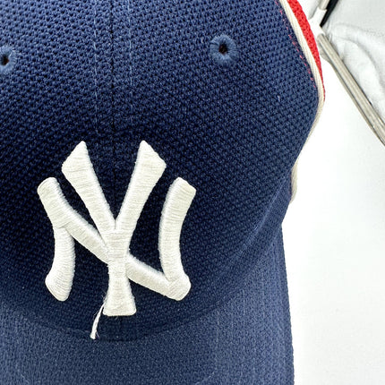 Vintage New York Yankees 3930 Twins Hat Cap Navy Blue Red MLB Rare New Era