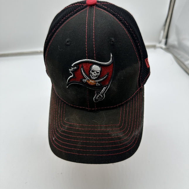 New Era Tampa Bay Buccaneers 39THIRTY Size Med/L NFL Football Hat Cap Black/red
