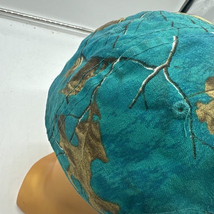 REALTREE WOMEN'S COLORS CAMO HAT XTRA TEAL PATTERN. EXCELLENT CONDITION.