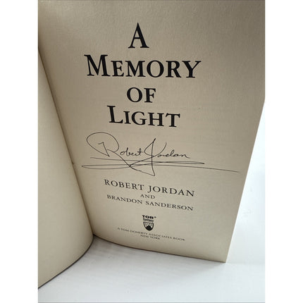 A Memory of Light Robert Jordan Brandon Sanderson HC 1st Ed Wheel of Time Signed