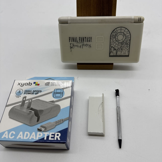 Nintendo DS Lite Final Fantasy Crystal Chronicles "Ring of Fates" + Charger RARE