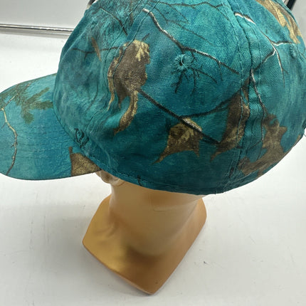 REALTREE WOMEN'S COLORS CAMO HAT XTRA TEAL PATTERN. EXCELLENT CONDITION.