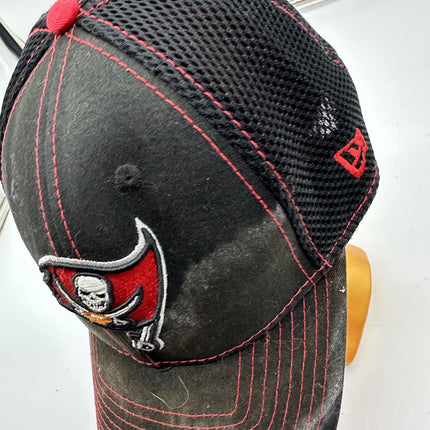 New Era Tampa Bay Buccaneers 39THIRTY Size Med/L NFL Football Hat Cap Black/red