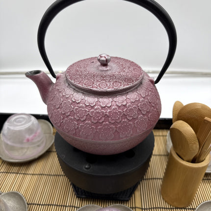 Gold Sakura - Japanese Tetsubin Cast Iron Tea Pot - Cherry Blossom Iwachu 25pc