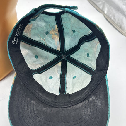 REALTREE WOMEN'S COLORS CAMO HAT XTRA TEAL PATTERN. EXCELLENT CONDITION.
