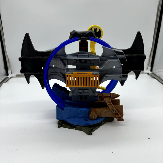 Hot Wheels GBW55 City Batman Batcave Track Set