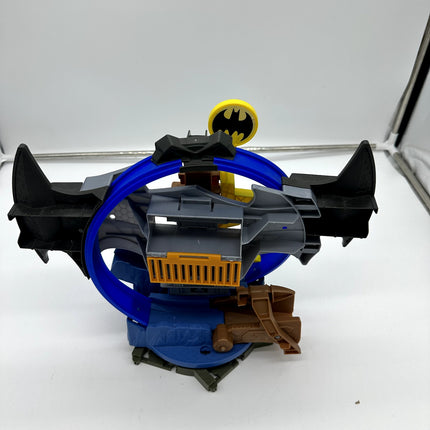 Hot Wheels GBW55 City Batman Batcave Track Set