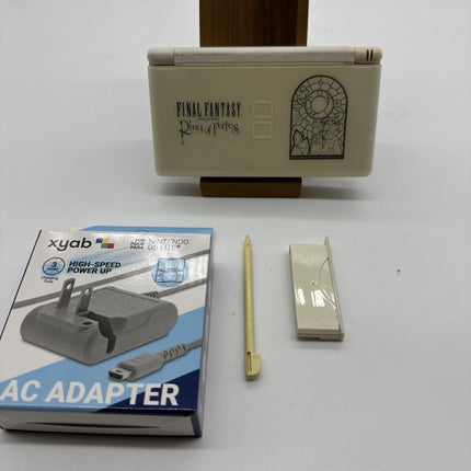 Nintendo DS Lite Final Fantasy Crystal Chronicles "Ring of Fates" + Charger RARE